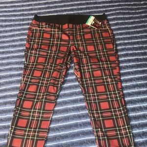 X Large ,mid rise ,no boundaries,jagging pointe , red and black Stripes